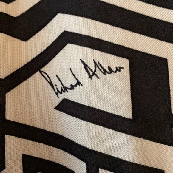 Richard Adler design. Long puff sleeves w/buttons - Picture 2 of 4